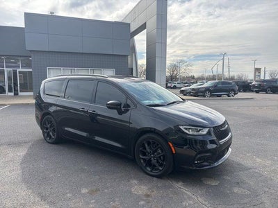 Photo of a 2023 Chrysler Pacifica Limited 4DR Mini-Van for sale