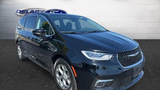 Preowned 2024 Chrysler Pacifica Limited for Sale