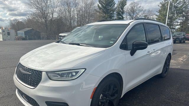 Preowned 2025 Chrysler Pacifica Limited for Sale