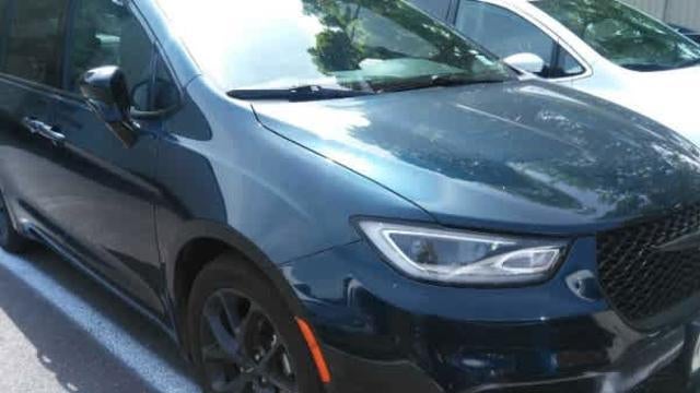 Preowned 2025 Chrysler Pacifica Limited for Sale