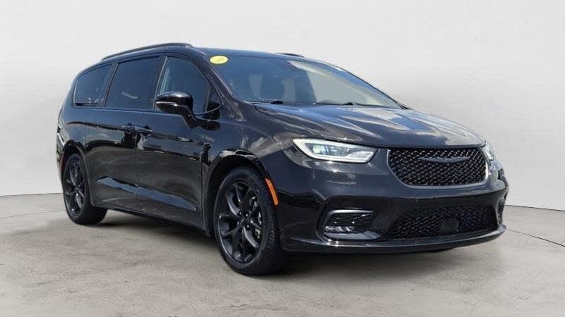 Preowned 2025 Chrysler Pacifica Limited for Sale