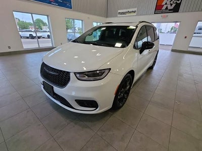 2025 Chrysler Pacifica Limited 4DR Mini-Van