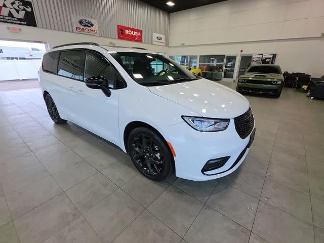 2025 Chrysler Pacifica - $31,774