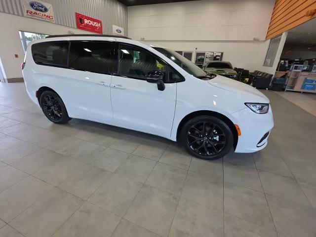 2025 Chrysler Pacifica - $31,774