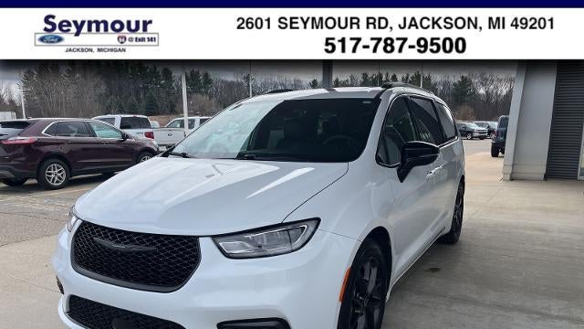Preowned 2025 Chrysler Pacifica Limited for Sale