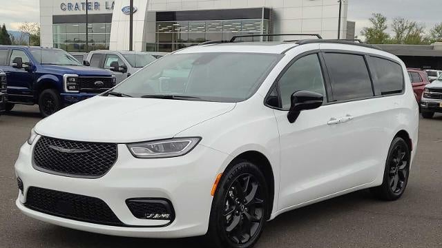 Preowned 2025 Chrysler Pacifica Limited for Sale