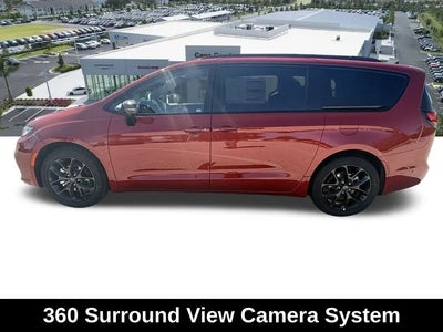 Photo of a 2025 Chrysler Pacifica Limited 4DR Mini-Van for sale