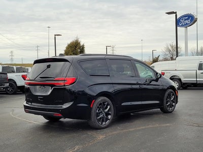 Photo of a 2026 Chrysler Pacifica Limited 4DR Mini-Van for sale