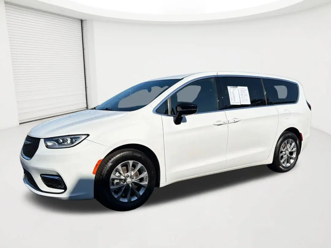 2026 Chrysler Pacifica - $33,357