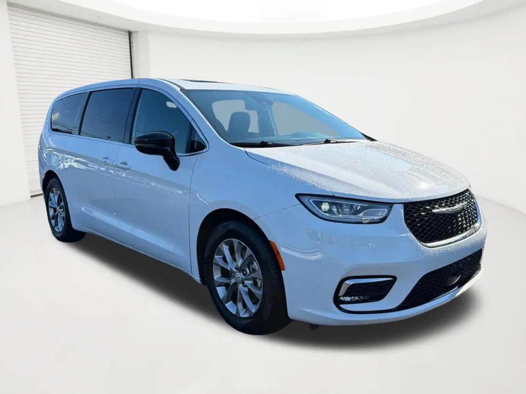2026 Chrysler Pacifica - $33,357