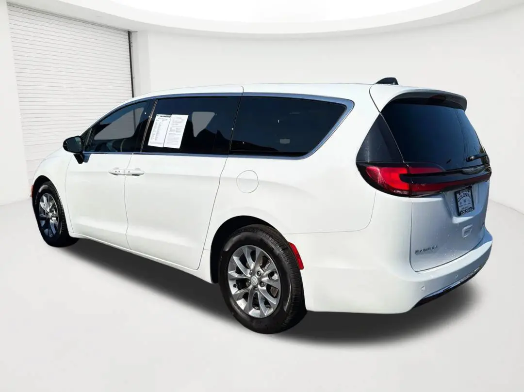 2026 Chrysler Pacifica - $33,357