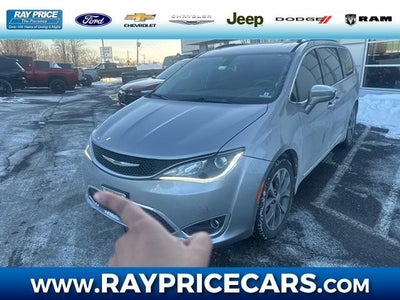 Photo of a 2017 Chrysler Pacifica Limited 4DR Mini-Van for sale