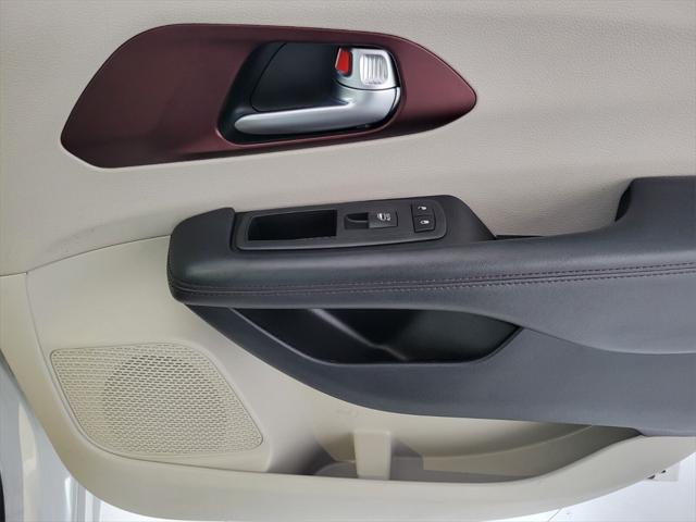 2020 Chrysler Pacifica - $17,470