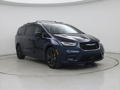 Photo of a 2023 Chrysler Pacifica Limited 4DR Mini-Van for sale