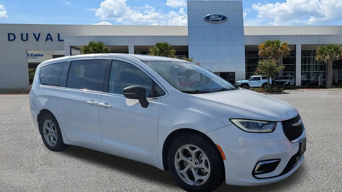 Preowned 2024 Chrysler Pacifica Limited for Sale