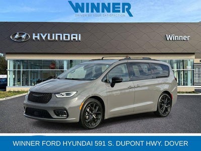 Photo of a 2025 Chrysler Pacifica Limited 4DR Mini-Van for sale