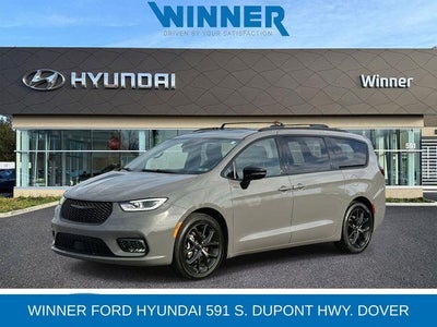 Photo of a 2025 Chrysler Pacifica Limited 4DR Mini-Van for sale