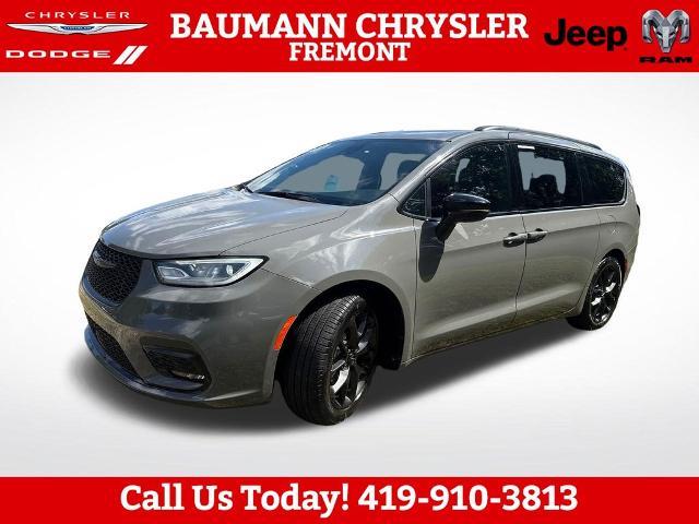 2025 Chrysler Pacifica Limited — photo 1 of 24