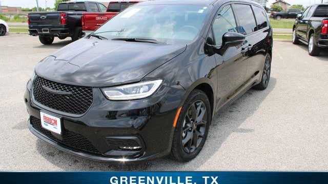 Preowned 2025 Chrysler Pacifica Limited for Sale