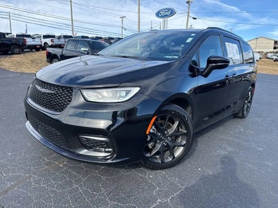 Photo of a 2025 Chrysler Pacifica Limited 4DR Mini-Van for sale