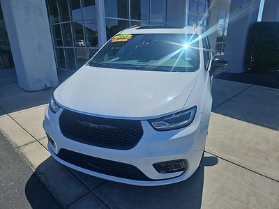 Photo of a 2025 Chrysler Pacifica Limited 4DR Mini-Van for sale