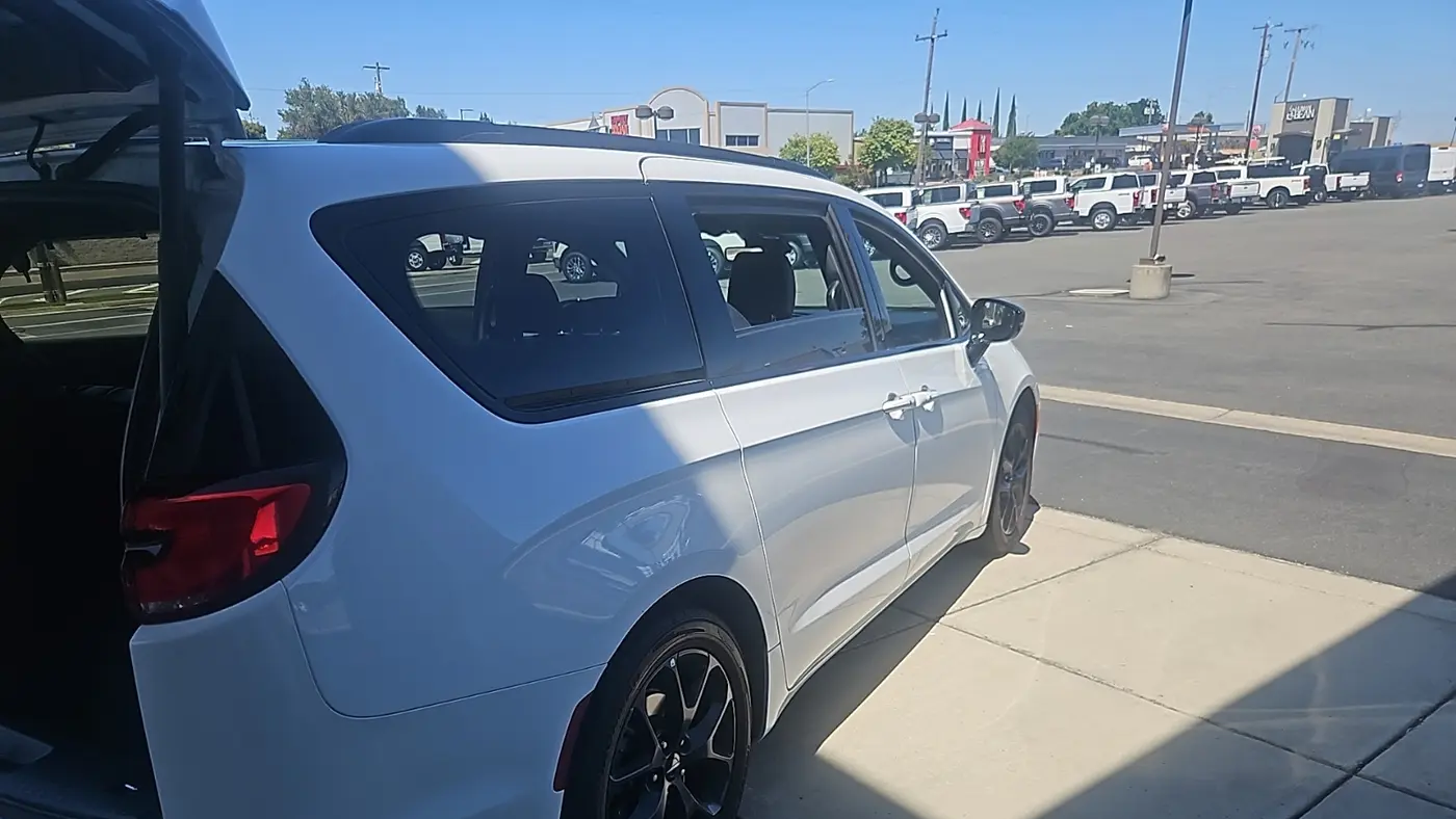 2025 Chrysler Pacifica Limited