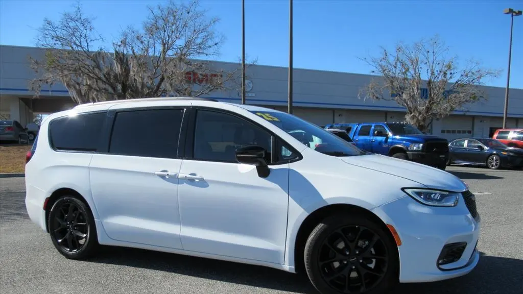 2025 Chrysler Pacifica Limited