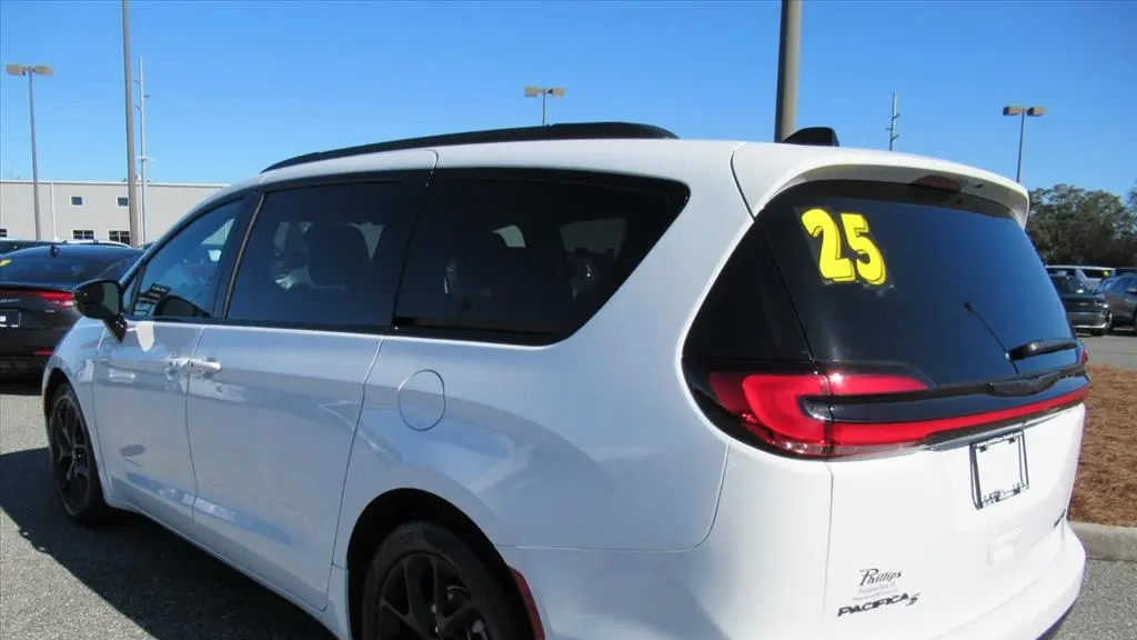 2025 Chrysler Pacifica Limited
