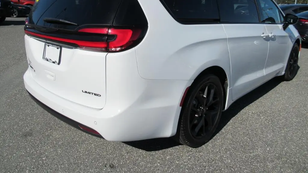 2025 Chrysler Pacifica Limited