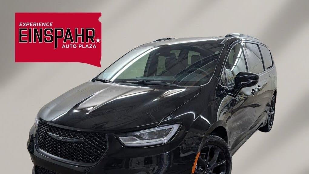 Preowned 2025 Chrysler Pacifica Limited for Sale