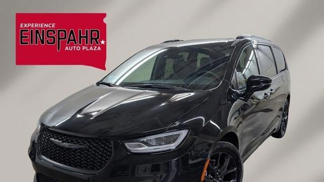 Preowned 2025 Chrysler Pacifica Limited for Sale