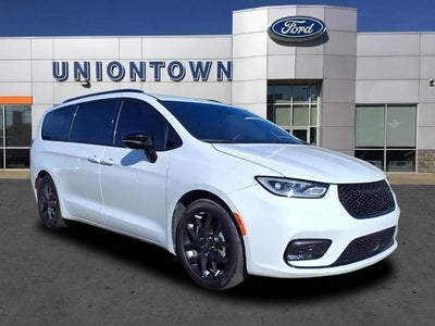 Photo of a 2025 Chrysler Pacifica Limited 4DR Mini-Van for sale