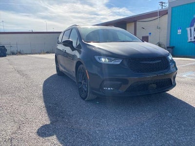 Photo of a 2025 Chrysler Pacifica Limited 4DR Mini-Van for sale