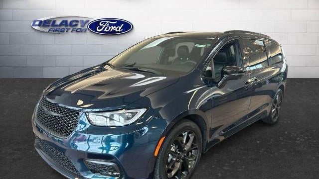 Preowned 2025 Chrysler Pacifica Limited for Sale