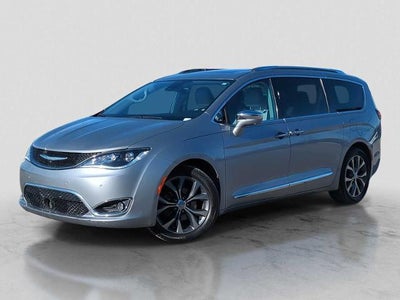 Photo of a 2017 Chrysler Pacifica Limited 4DR Mini-Van for sale