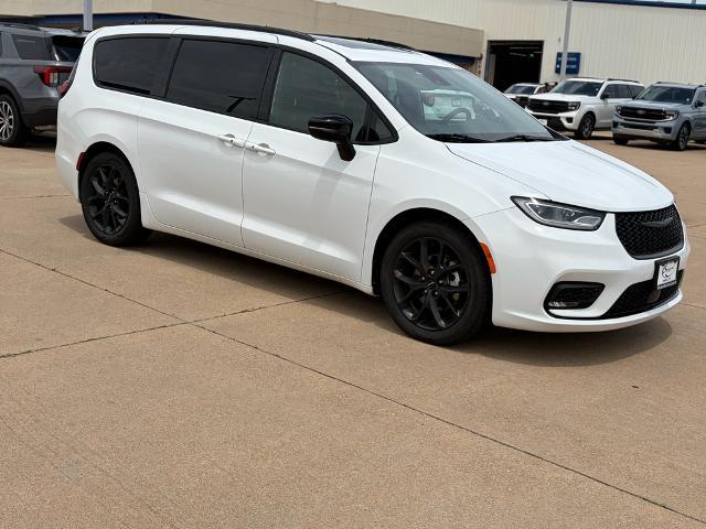 2025 Chrysler Pacifica - $36,950