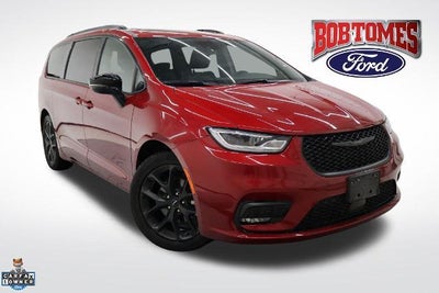 Photo of a 2025 Chrysler Pacifica Limited 4DR Mini-Van for sale