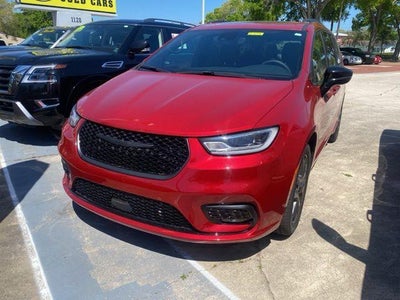 Photo of a 2025 Chrysler Pacifica Limited 4DR Mini-Van for sale