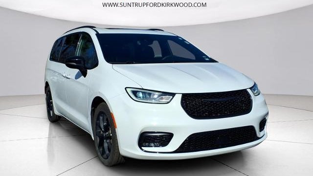 Preowned 2025 Chrysler Pacifica Limited for Sale