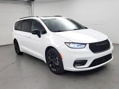 Photo of a 2025 Chrysler Pacifica Limited 4DR Mini-Van for sale