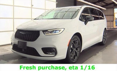 Photo of a 2025 Chrysler Pacifica Limited 4DR Mini-Van for sale