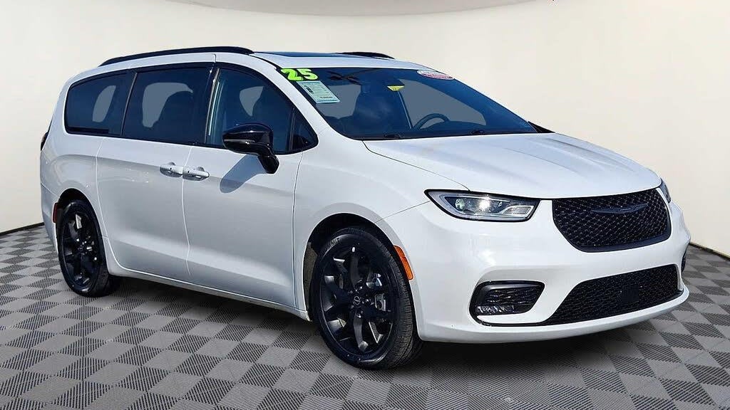 Preowned 2025 Chrysler Pacifica Limited for Sale