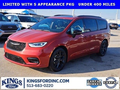 Photo of a 2026 Chrysler Pacifica Limited 4DR Mini-Van for sale