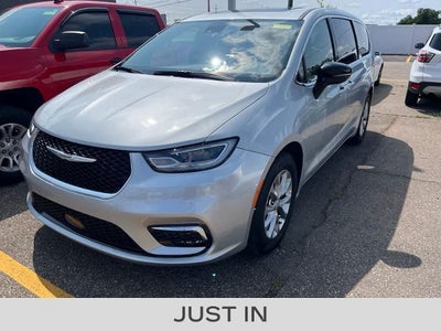 Photo of a 2026 Chrysler Pacifica Limited 4DR Mini-Van for sale