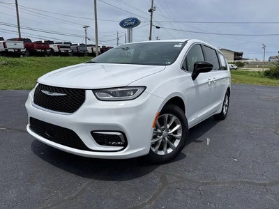 Photo of a 2026 Chrysler Pacifica Limited 4DR Mini-Van for sale