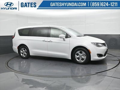 2017 Chrysler Pacifica Hybrid Touring Plus 4DR Mini-Van