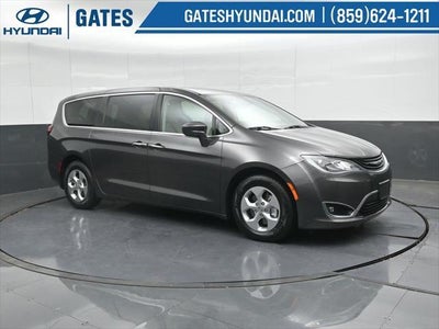 2017 Chrysler Pacifica Hybrid Touring Plus 4DR Mini-Van