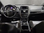 2015 Town and Country Thumbnail 2