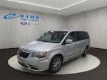 2015 Town and Country Thumbnail 5