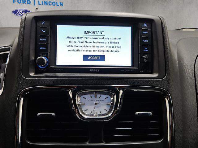 2015 Chrysler Town And Country - $5,000